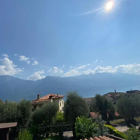Am Gardasee Blick Limone sul Garda