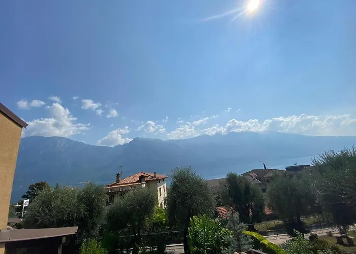 Am Gardasee Blick Limone sul Garda
